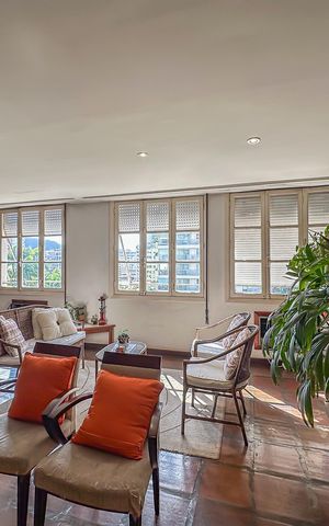 Apartamento à venda com 228m², 4 quartos e 2 vagas Apartamento à venda com 228m², 4 quartos e 2 vagasSala