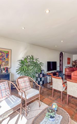 Apartamento à venda com 228m², 4 quartos e 2 vagas Apartamento à venda com 228m², 4 quartos e 2 vagasSala