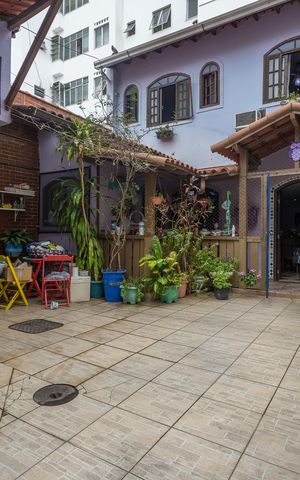 Casa à venda com 400m², 7 quartos e 3 vagas Casa à venda com 400m², 7 quartos e 3 vagasQuintal