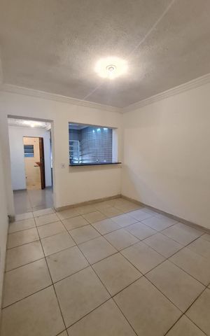 Casa à venda com 150m², 3 quartos e 1 vaga Casa à venda com 150m², 3 quartos e 1 vagaSala