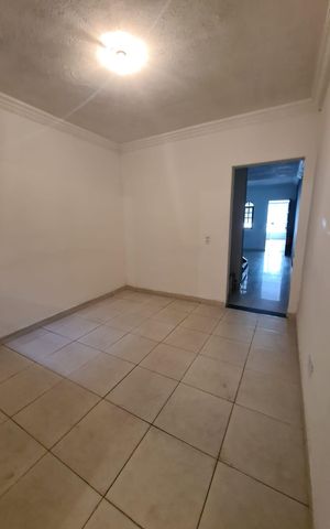 Casa à venda com 150m², 3 quartos e 1 vaga Casa à venda com 150m², 3 quartos e 1 vagaSala