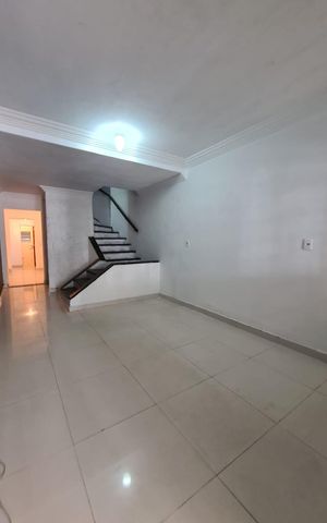 Casa à venda com 150m², 3 quartos e 1 vaga Casa à venda com 150m², 3 quartos e 1 vagaSala
