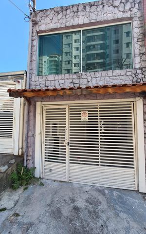 Casa à venda com 150m², 3 quartos e 1 vaga Casa à venda com 150m², 3 quartos e 1 vagaFachada