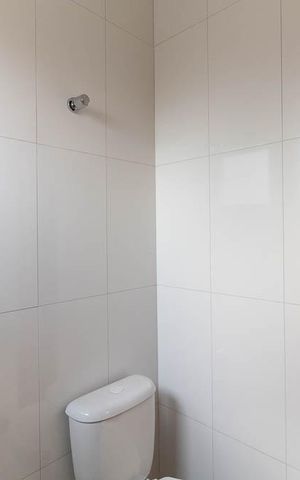 Casa de condomínio à venda com 60m², 2 quartos e 1 vaga Casa de condomínio à venda com 60m², 2 quartos e 1 vagaBanheiro da Suíte 1