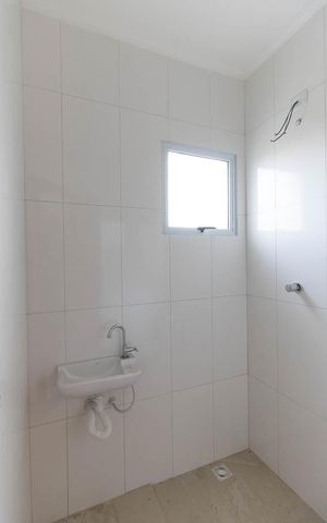 Casa de condomínio à venda com 60m², 2 quartos e 1 vaga Casa de condomínio à venda com 60m², 2 quartos e 1 vagaBanheiro da Suíte 1