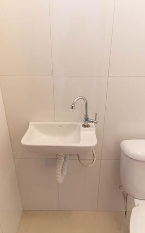 Casa de condomínio à venda com 55m², 2 quartos e 1 vaga Casa de condomínio à venda com 55m², 2 quartos e 1 vagaBanheiro da Suíte 2