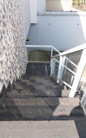 Casa de condomínio à venda com 55m², 2 quartos e 1 vaga Casa de condomínio à venda com 55m², 2 quartos e 1 vagaEscada
