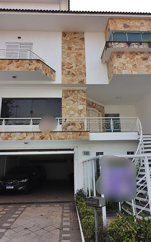 Casa de condomínio à venda com 642m², 4 quartos e 6 vagasFachada