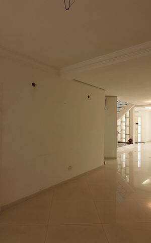 Casa de condomínio à venda com 642m², 4 quartos e 6 vagasSala 2