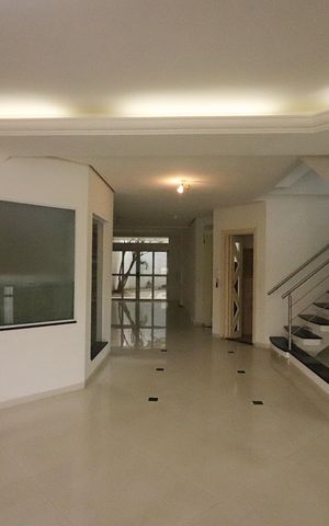 Casa de condomínio à venda com 642m², 4 quartos e 6 vagasSala 
