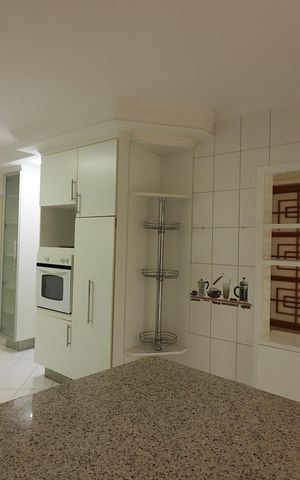 Casa de condomínio à venda com 642m², 4 quartos e 6 vagasCozinha