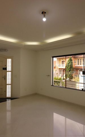Casa de condomínio à venda com 642m², 4 quartos e 6 vagasSala 1