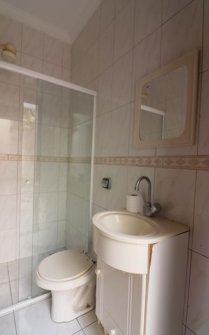 Casa de condomínio à venda com 642m², 4 quartos e 6 vagasBanheiro de serviço
