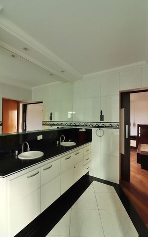 Casa de condomínio à venda com 642m², 4 quartos e 6 vagasSuíte 1 Banheiro