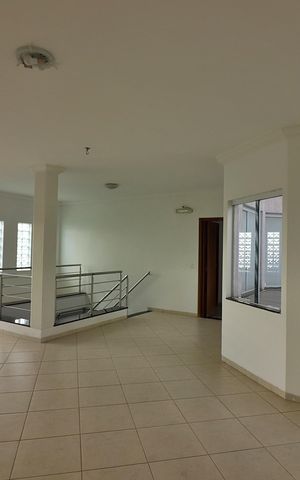 Casa de condomínio à venda com 642m², 4 quartos e 6 vagasAcademia