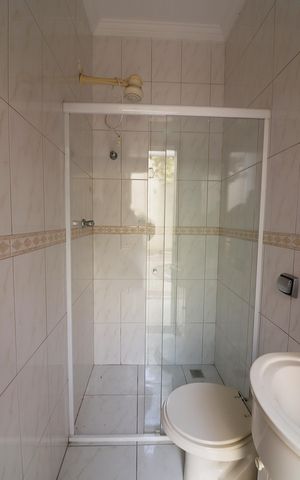 Casa de condomínio à venda com 642m², 4 quartos e 6 vagasBanheiro de serviço