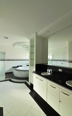 Casa de condomínio à venda com 642m², 4 quartos e 6 vagasSuíte 1 Banheiro