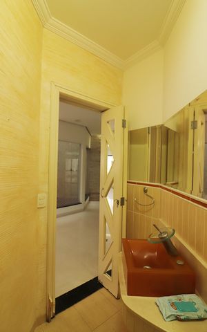 Casa de condomínio à venda com 642m², 4 quartos e 6 vagasLavabo