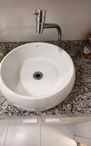Apartamento à venda com 81m², 2 quartos e 1 vaga Apartamento à venda com 81m², 2 quartos e 1 vagaBanheiro Social