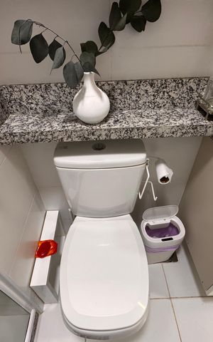 Apartamento à venda com 81m², 2 quartos e 1 vaga Apartamento à venda com 81m², 2 quartos e 1 vagaBanheiro Social