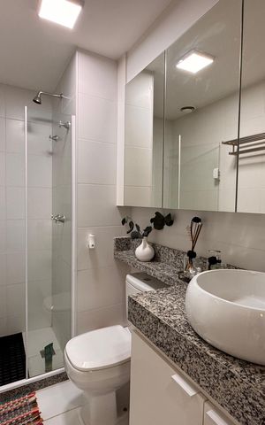 Apartamento à venda com 81m², 2 quartos e 1 vaga Apartamento à venda com 81m², 2 quartos e 1 vagaBanheiro Social