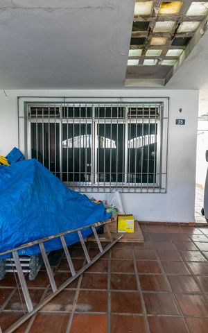 Casa à venda com 180m², 4 quartos e 2 vagas Casa à venda com 180m², 4 quartos e 2 vagasGaragem