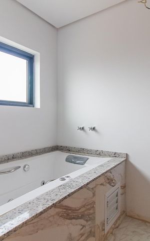 Casa à venda com 300m², 3 quartos e 2 vagasBanheiro do Quarto 1