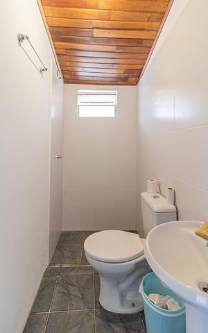 Casa à venda com 300m², 3 quartos e 2 vagasBanheiro de serviço