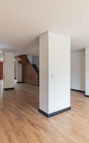 Casa à venda com 300m², 3 quartos e 2 vagasSala