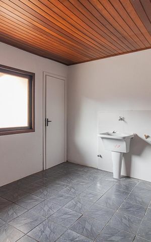 Casa à venda com 300m², 3 quartos e 2 vagasÁrea de Serviço