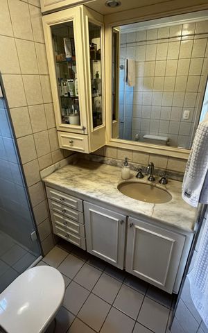 Apartamento à venda com 65m², 2 quartos e 2 vagasBanheiro da Suíte