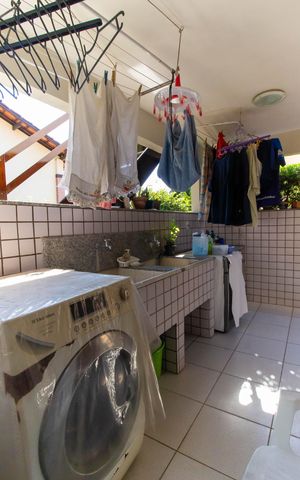 Casa de condomínio à venda com 100m², 4 quartos e sem vaga Casa de condomínio à venda com 100m², 4 quartos e sem vagaÁrea comum