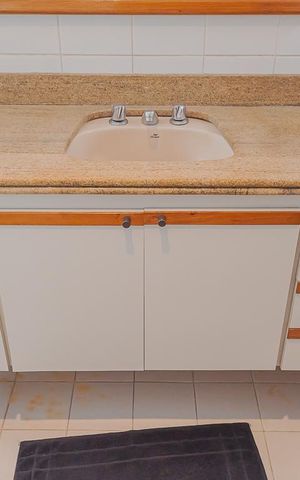 Apartamento à venda com 237m², 3 quartos e 3 vagasBanheiro da Suíte 2