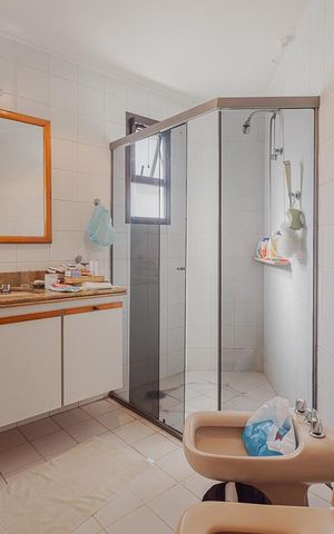 Apartamento à venda com 237m², 3 quartos e 3 vagasBanheiro da Suíte 1