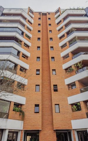 Apartamento à venda com 237m², 3 quartos e 3 vagasFachada