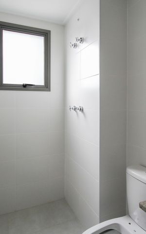 Apartamento à venda com 85m², 2 quartos e 2 vagas Apartamento à venda com 85m², 2 quartos e 2 vagasBanheiro da Suíte 1