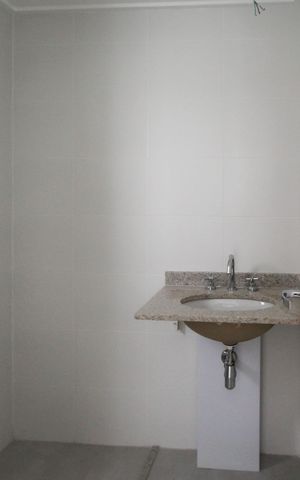 Apartamento à venda com 85m², 2 quartos e 2 vagas Apartamento à venda com 85m², 2 quartos e 2 vagasBanheiro da Suíte 2