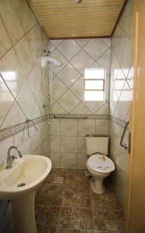 Casa à venda com 70m², 2 quartos e 1 vaga Casa à venda com 70m², 2 quartos e 1 vagaBanheiro