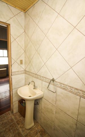 Casa à venda com 70m², 2 quartos e 1 vaga Casa à venda com 70m², 2 quartos e 1 vagaBanheiro