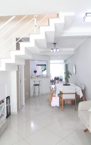 Casa de condomínio à venda com 116m², 3 quartos e 2 vagasSala
