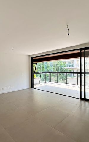 Apartamento à venda com 151m², 4 quartos e 2 vagas Apartamento à venda com 151m², 4 quartos e 2 vagasSala