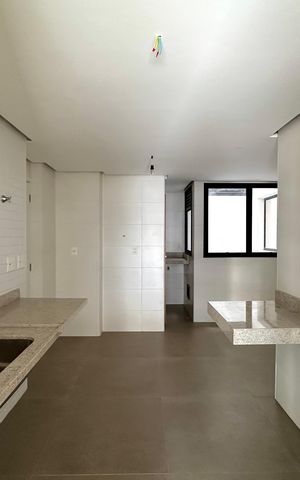 Apartamento à venda com 151m², 4 quartos e 2 vagas Apartamento à venda com 151m², 4 quartos e 2 vagasCozinha e Área de Serviço