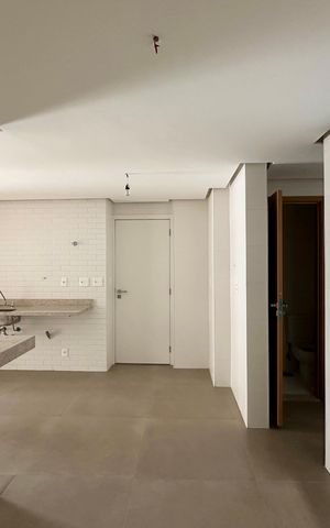 Apartamento à venda com 151m², 4 quartos e 2 vagas Apartamento à venda com 151m², 4 quartos e 2 vagasCozinha e Área de Serviço