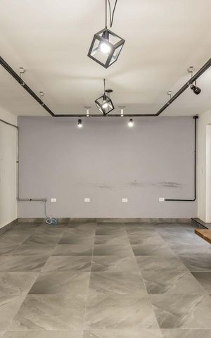 Casa à venda com 270m², 3 quartos e 2 vagas Casa à venda com 270m², 3 quartos e 2 vagasStudio