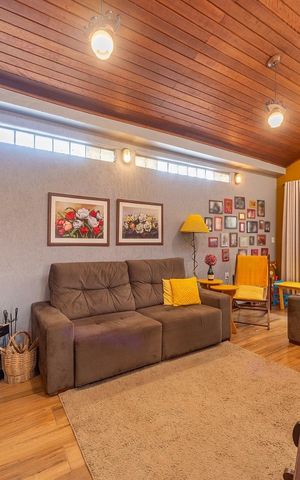 Casa à venda com 280m², 4 quartos e 5 vagas Casa à venda com 280m², 4 quartos e 5 vagasSala