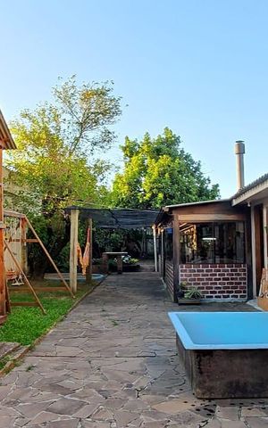 Casa à venda com 280m², 4 quartos e 5 vagas Casa à venda com 280m², 4 quartos e 5 vagasÁrea externa
