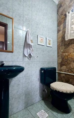 Casa à venda com 280m², 4 quartos e 5 vagas Casa à venda com 280m², 4 quartos e 5 vagasBanheiro