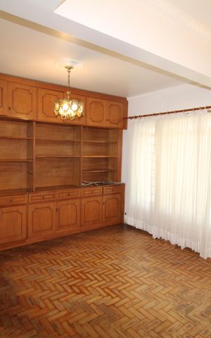 Casa para alugar com 145m², 3 quartos e 2 vagasSala