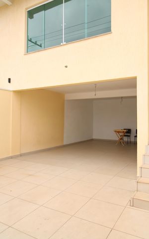 Casa à venda com 210m², 3 quartos e 4 vagasGaragem