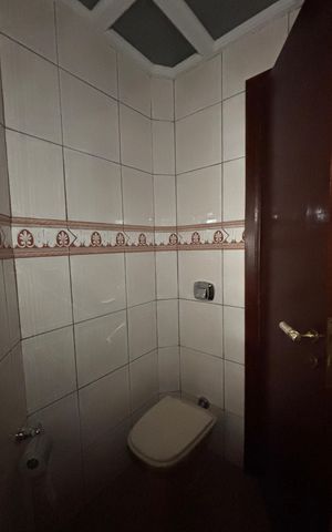 Apartamento à venda com 180m², 3 quartos e 2 vagas Apartamento à venda com 180m², 3 quartos e 2 vagasLavabo